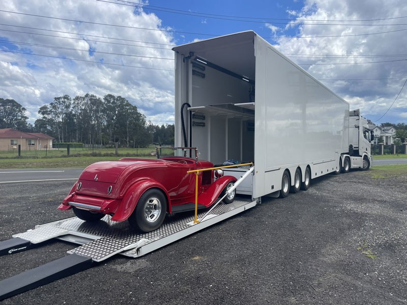Enclosed vehicle transport trailer